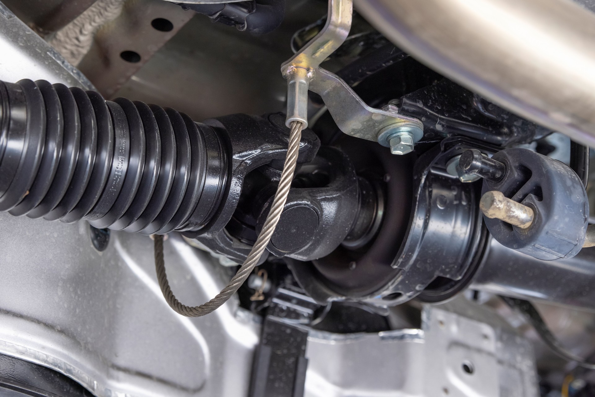 SUV car drive shaft with center support bearing,